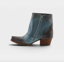 Load image into Gallery viewer, L'Artiste Hand Painted Leather Boots