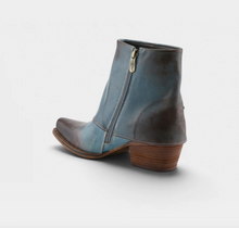 Load image into Gallery viewer, L'Artiste Hand Painted Leather Boots