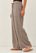 Load image into Gallery viewer, 29" INSEAM TENCEL WIDE LEG PANTS: EARTH GREY / S
