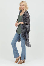 Load image into Gallery viewer, N2EC4-BW79 BURNOUT VELVET KIMONO
