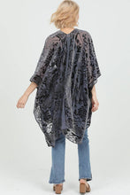 Load image into Gallery viewer, N2EC4-BW79 BURNOUT VELVET KIMONO
