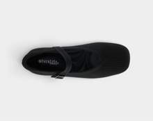 Load image into Gallery viewer, Black Emarithe Shoes

