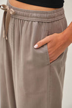 Load image into Gallery viewer, 29" INSEAM TENCEL WIDE LEG PANTS: EARTH GREY / S
