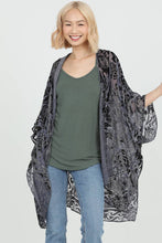 Load image into Gallery viewer, N2EC4-BW79 BURNOUT VELVET KIMONO
