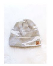 Load image into Gallery viewer, Men&#39;s Tan Camo Beanie
