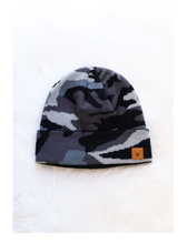 Load image into Gallery viewer, Men&#39;s Grey/Black Camo Beanie
