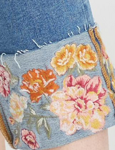 Load image into Gallery viewer, Driftwood Colette Embroidered Cropped Jeans
